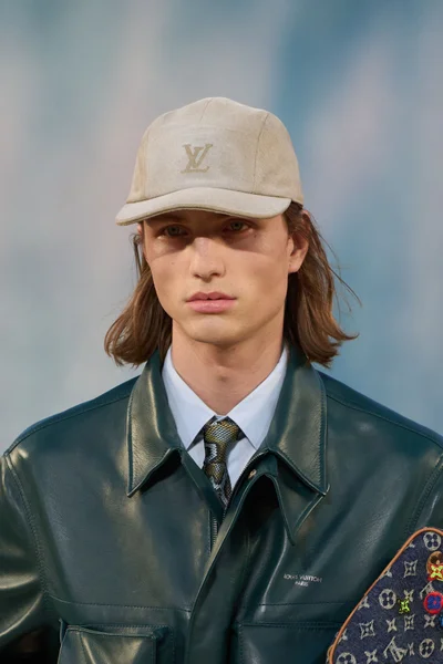 Look 70